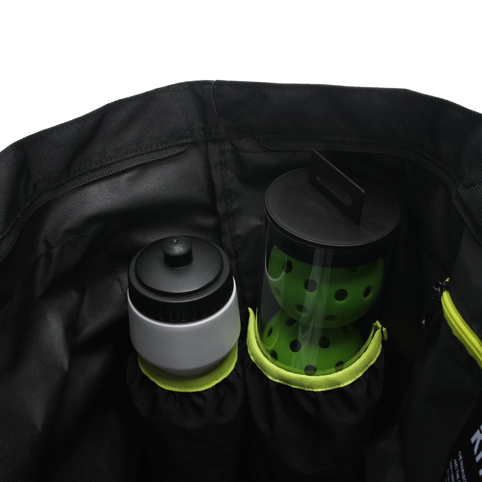 Stay game-ready with this black padel bag featuring dedicated space for your bottle and padel balls.