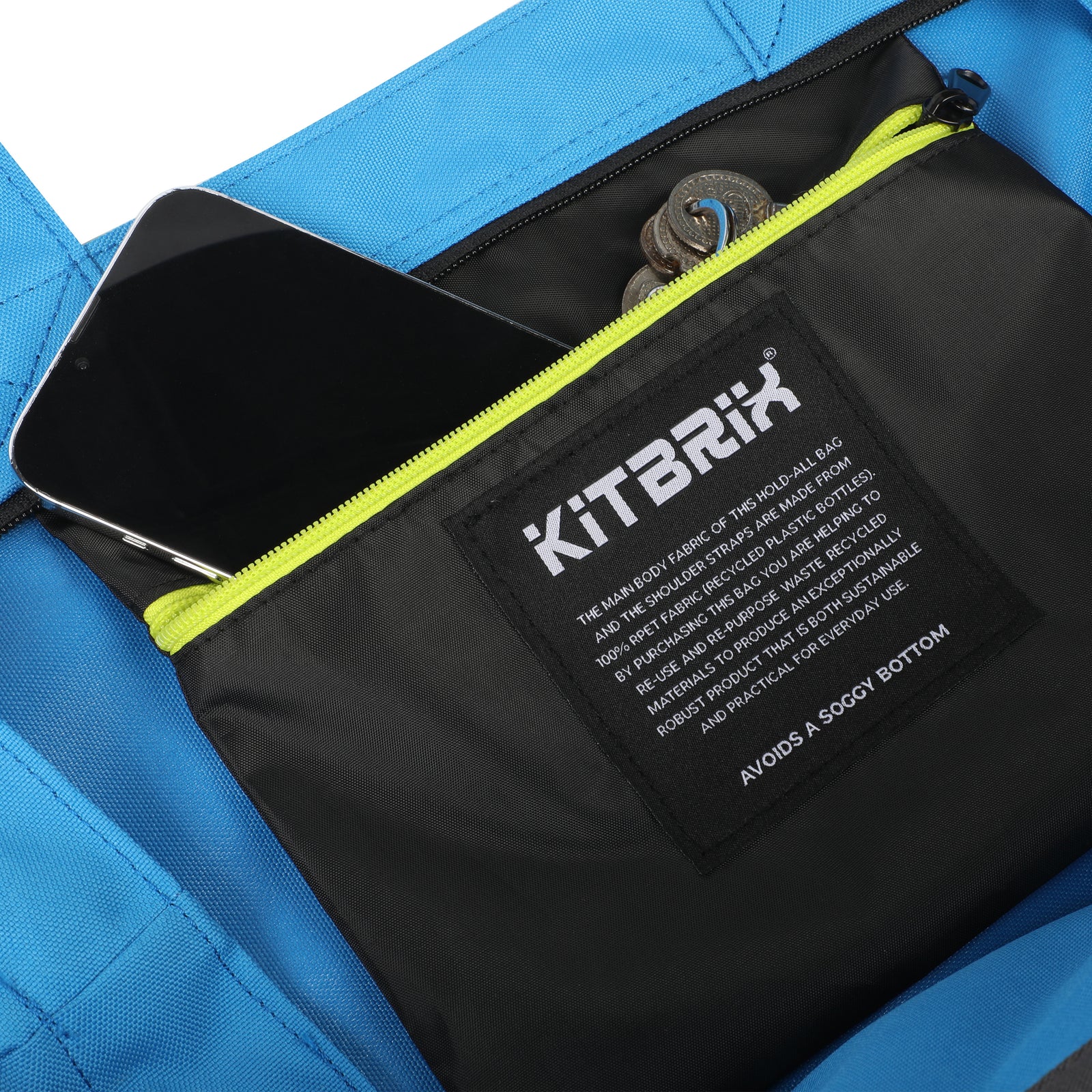 Perfect for daily workouts: spacious tote bag with a durable design to carry all your gym essentials