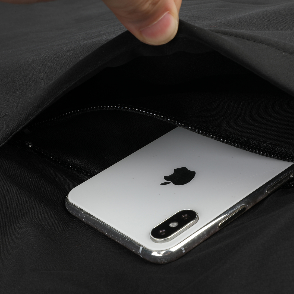 Change robe zipper pocket which is convenient to carry mobile phone