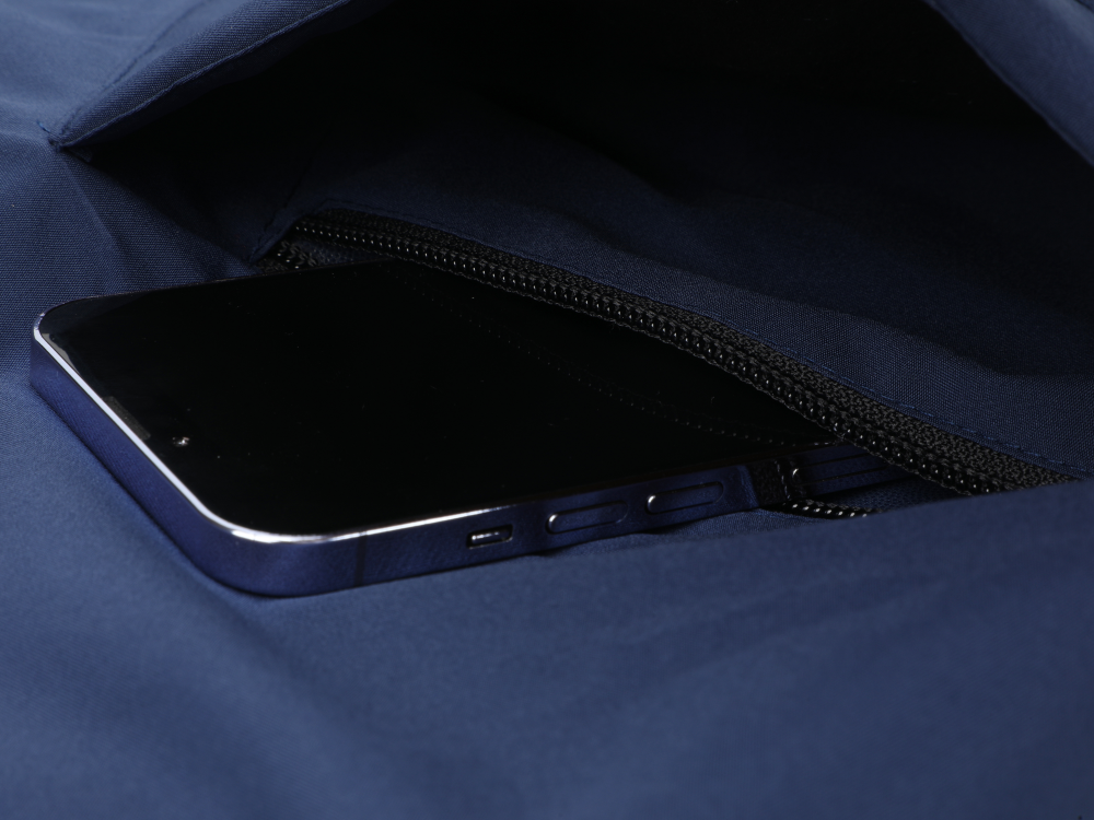 easy to open pocket for mobile phone