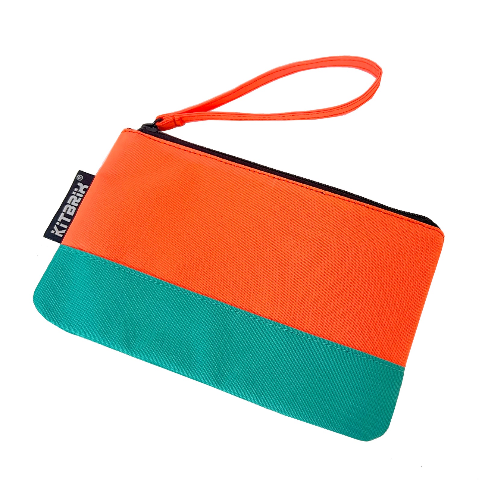 the pouch is easy to carry and convenient 