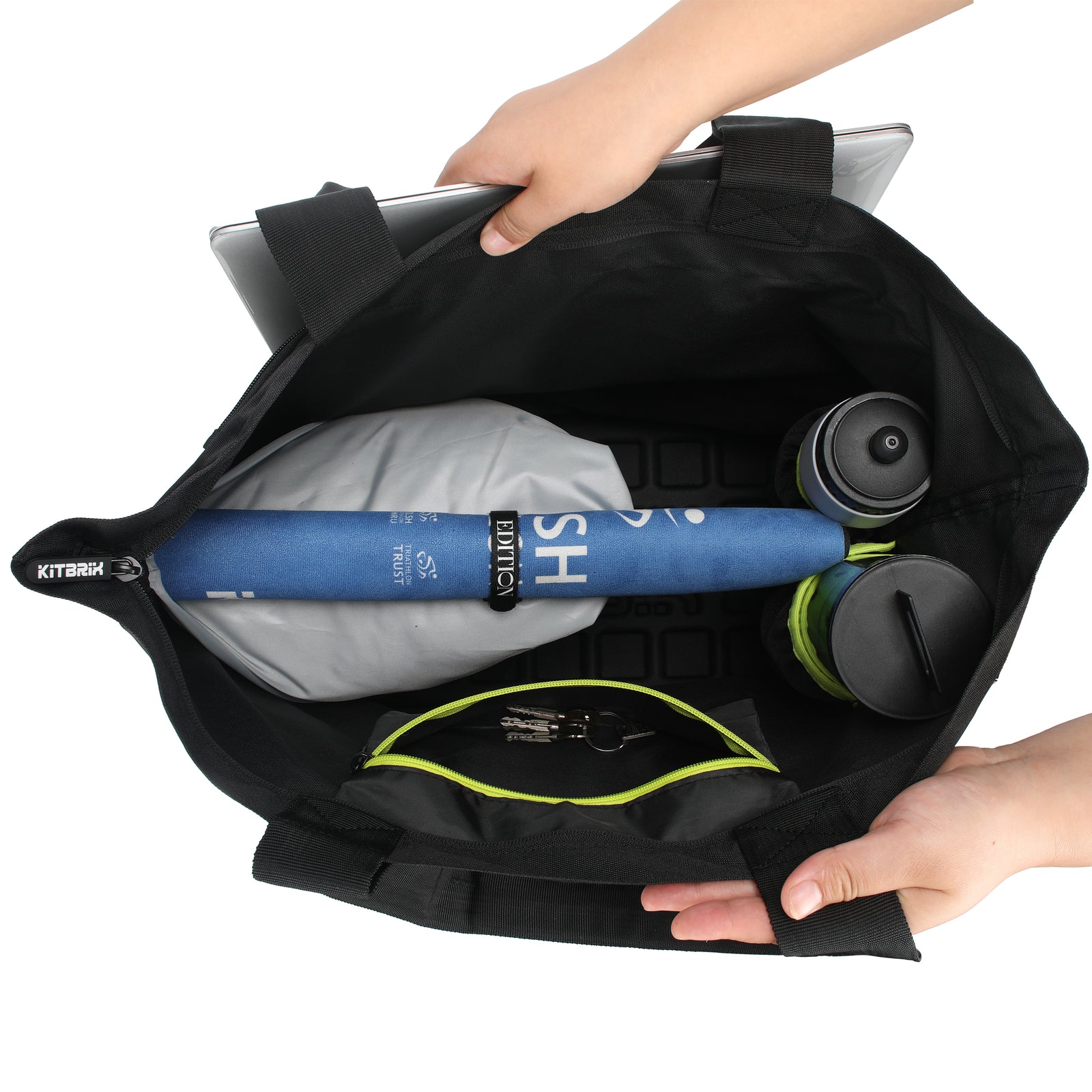 Durable black padel bag with multiple compartments for rackets and kit. Designed for comfort and performance.