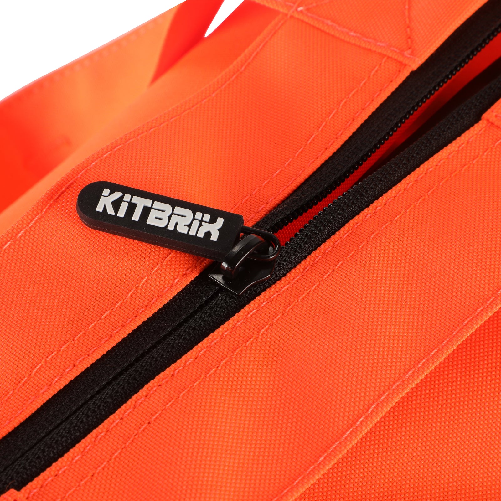Robust zipper with a smooth glide, ideal for keeping your items safe and secure while on the go