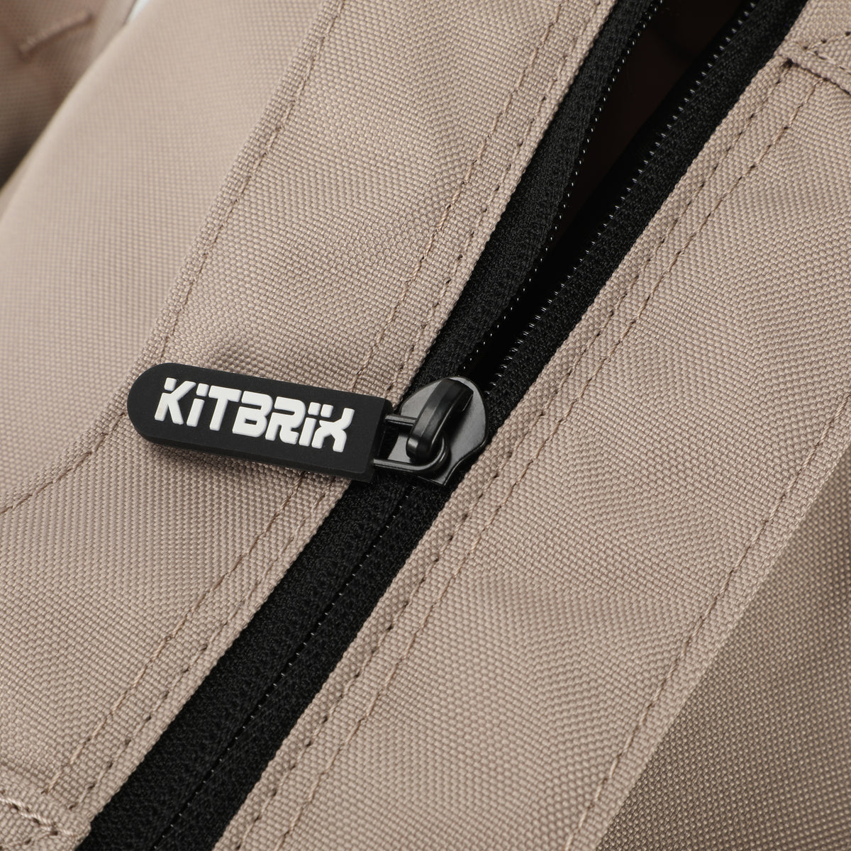 Black soomth zipper with Kitbrix puller on Tote bag